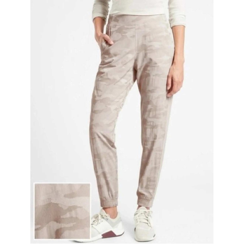 Athleta Brooklyn Camo Jogger Beige gray Camouflage Pants 26 comfort work casual